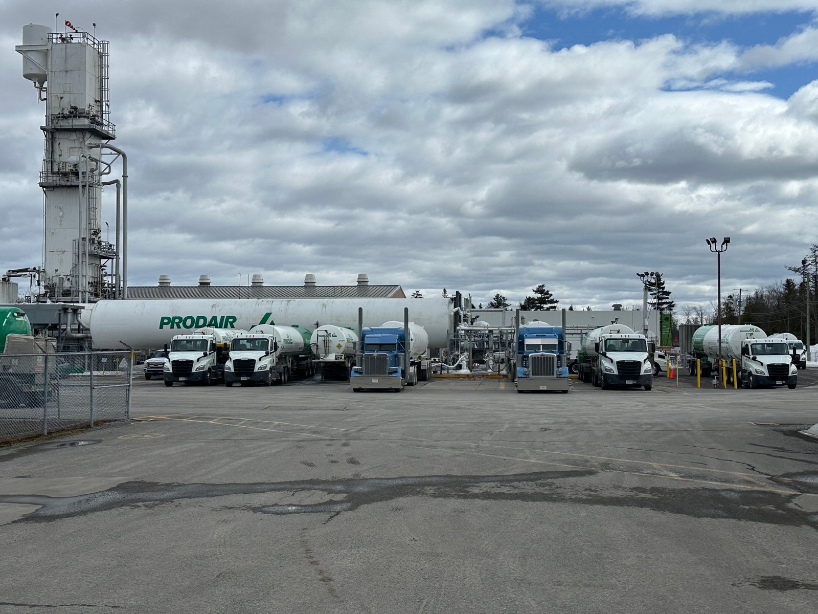 Superior Nitrogen Service truck and crew on site